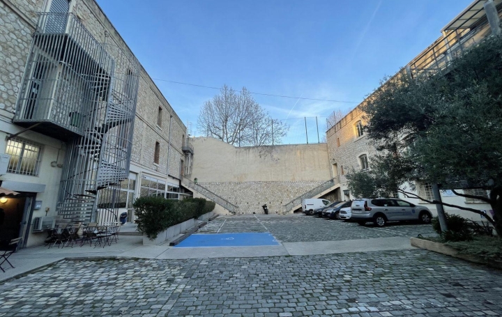  IMMOBILIERE ARTHUR Other | MARSEILLE (13001) | 230 m2 | 2 567 € 