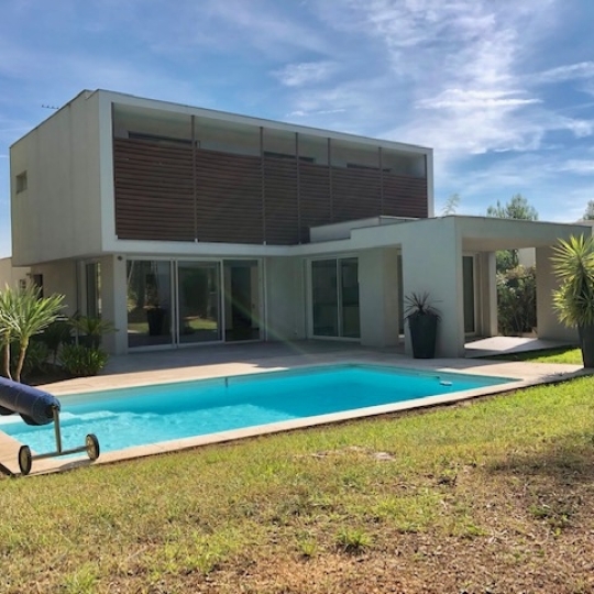 IMMOBILIERE ARTHUR : Maison / Villa | MARSEILLE (13011) | 161.00m2 | 3 200 € 