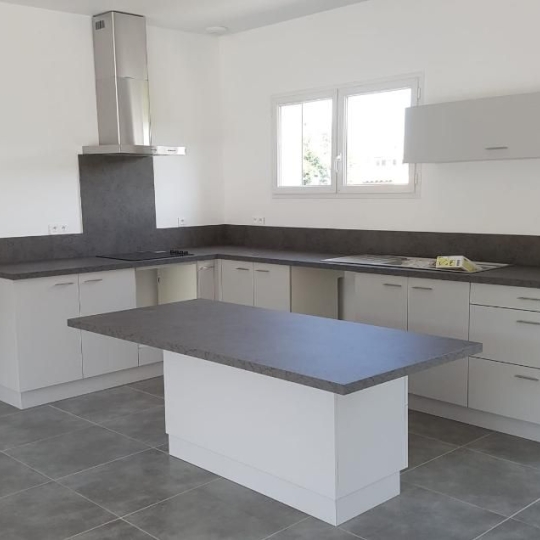  IMMOBILIERE ARTHUR : Maison / Villa | SIMIANE-COLLONGUE (13109) | 115 m2 | 1 900 &euro; 