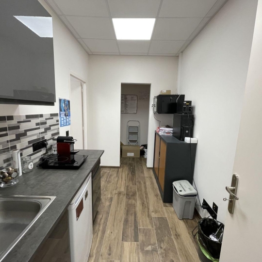  IMMOBILIERE ARTHUR : Local / Bureau | MARSEILLE (13012) | 120 m2 | 2 000 € 