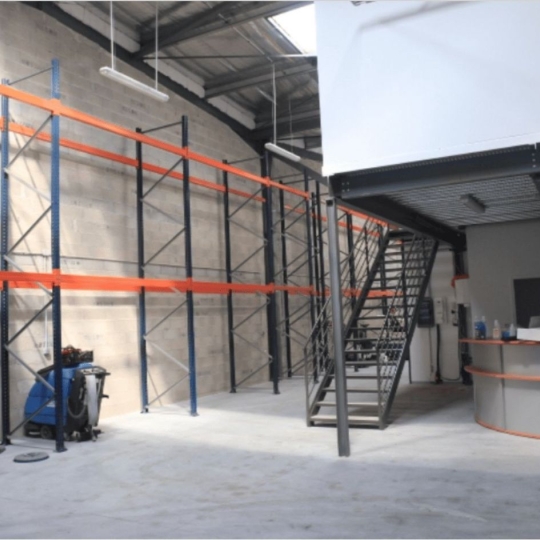  IMMOBILIERE ARTHUR : Autres | LA PENNE-SUR-HUVEAUNE (13821) | 180 m2 | 1 800 € 