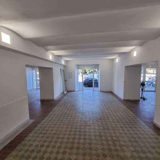  IMMOBILIERE ARTHUR : Local / Bureau | MARSEILLE (13002) | 400 m2 | 5 000 € 