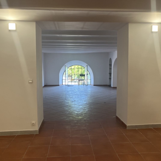  IMMOBILIERE ARTHUR : Local / Bureau | MARSEILLE (13002) | 400 m2 | 5 000 € 