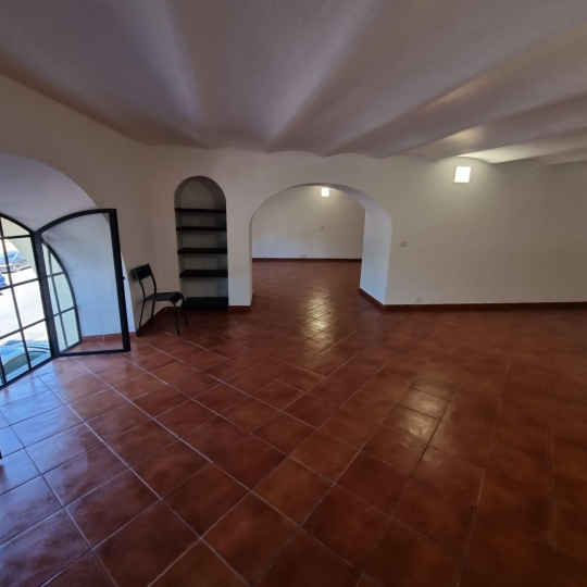  IMMOBILIERE ARTHUR : Local / Bureau | MARSEILLE (13002) | 400 m2 | 5 000 € 