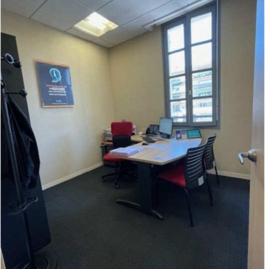  IMMOBILIERE ARTHUR : Local / Bureau | MARSEILLE (13012) | 235 m2 | 4 000 € 