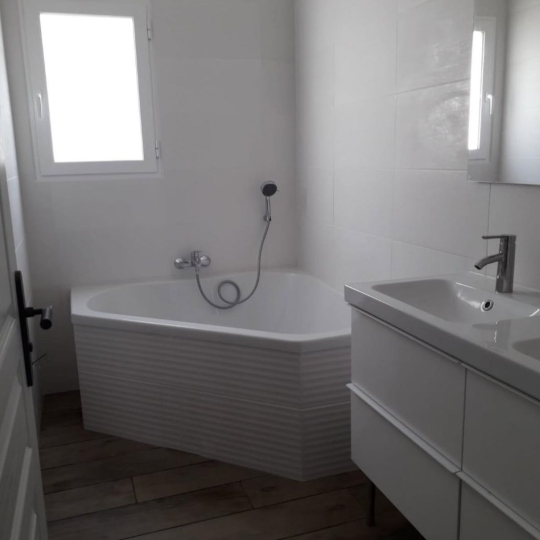  IMMOBILIERE ARTHUR : Maison / Villa | SIMIANE-COLLONGUE (13109) | 99 m2 | 2 230 &euro; 