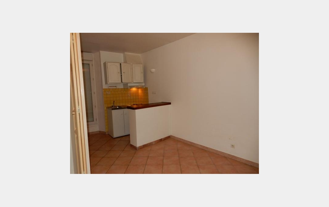 AGENCE N'DANIK : Appartement | SIMIANE-COLLONGUE (13109) | 25 m2 | 450 &euro; 