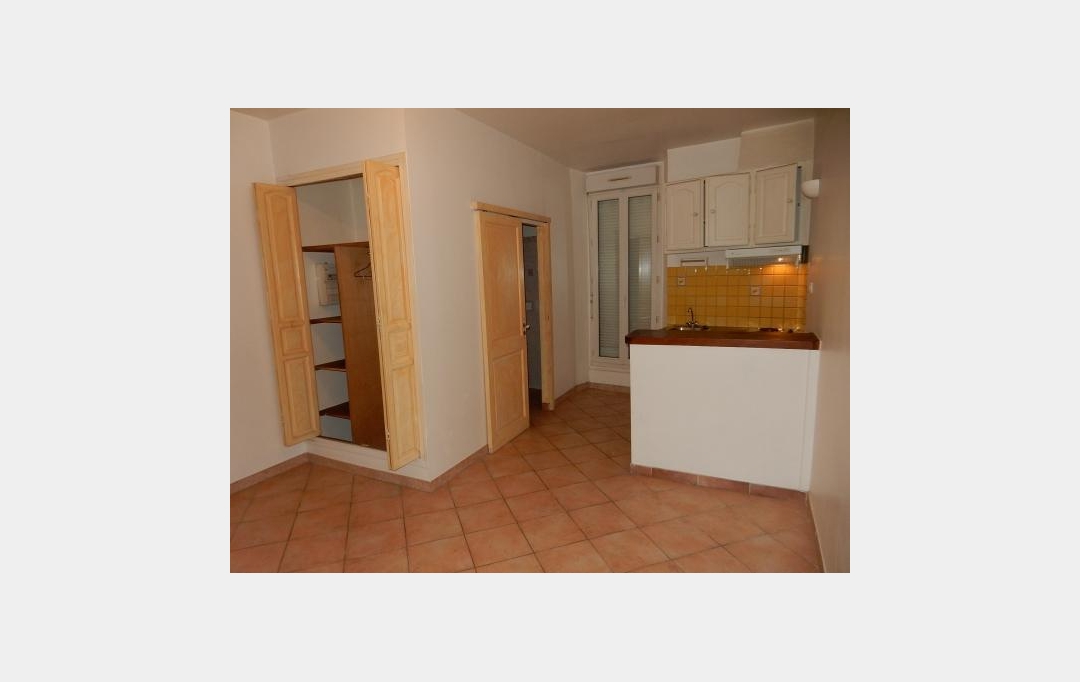 AGENCE N'DANIK : Appartement | SIMIANE-COLLONGUE (13109) | 25 m2 | 450 &euro; 