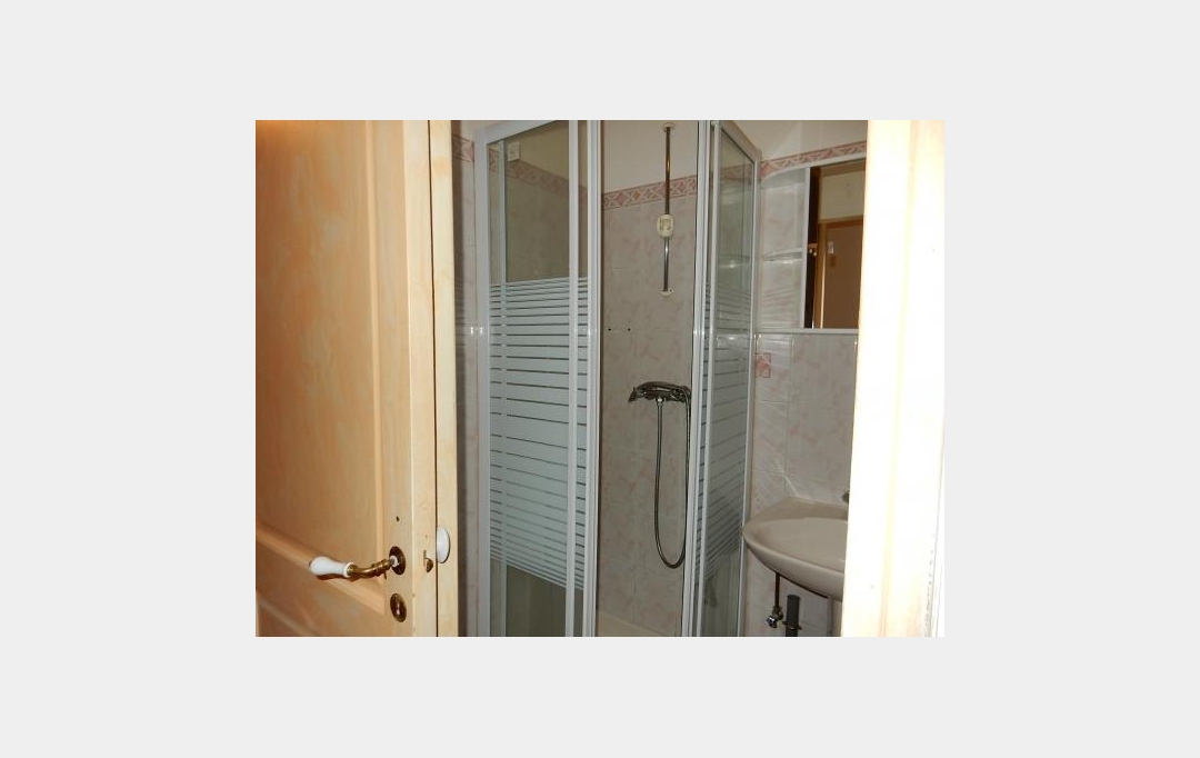 AGENCE N'DANIK : Appartement | SIMIANE-COLLONGUE (13109) | 25 m2 | 450 &euro; 