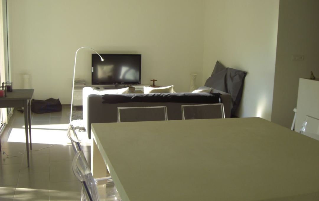 IMMOBILIERE ARTHUR : Maison / Villa | MARSEILLE (13012) | 110 m2 | 2 000 € 
