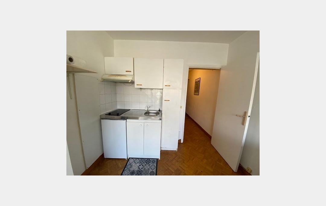 IMMOBILIERE ARTHUR : Appartement | MARSEILLE (13005) | 18 m2 | 480 € 