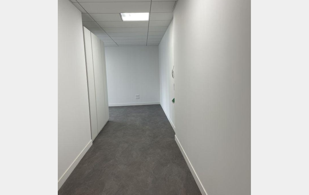 IMMOBILIERE ARTHUR : Local / Bureau | AUBAGNE (13400) | 89 m2 | 1 431 € 