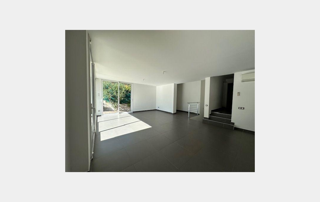 IMMOBILIERE ARTHUR : Maison / Villa | MARSEILLE (13011) | 135 m2 | 2 800 € 