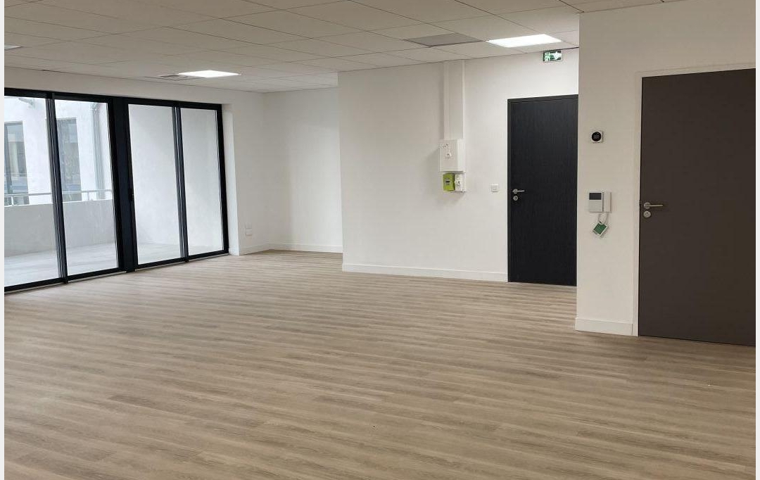IMMOBILIERE ARTHUR : Local / Bureau | AUBAGNE (13400) | 104 m2 | 1 733 € 