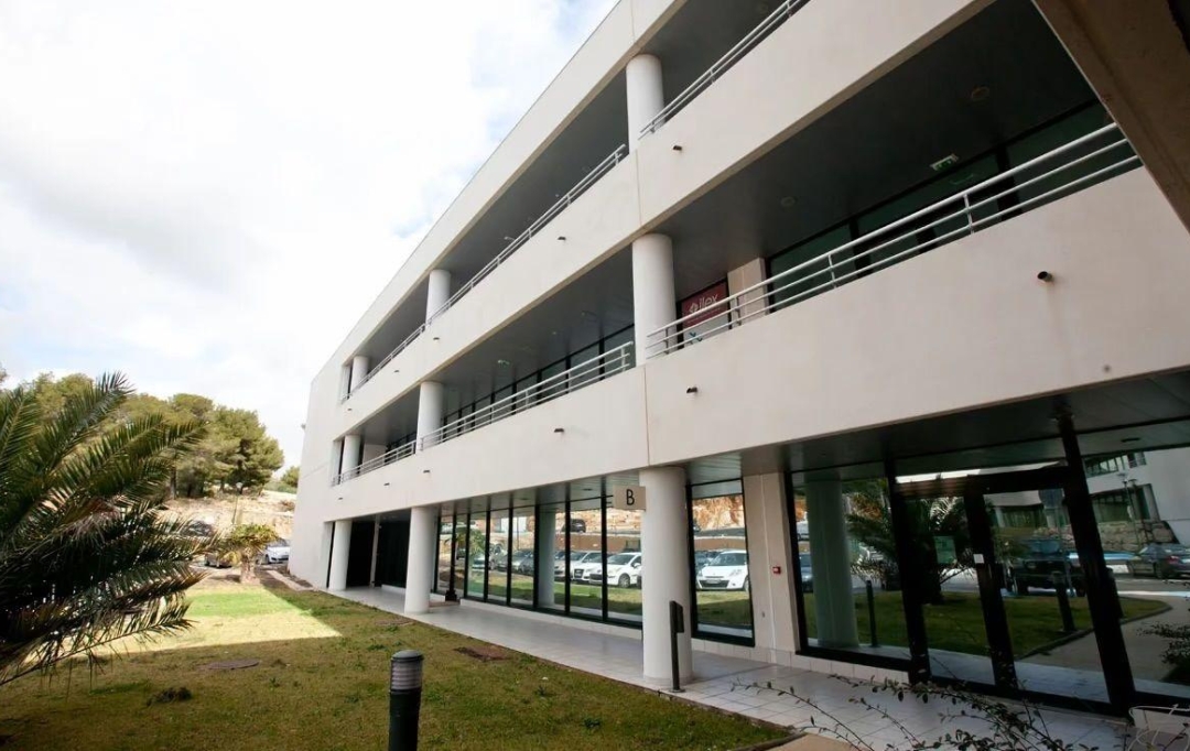 IMMOBILIERE ARTHUR : Office | LA CIOTAT (13600) | 155 m2 | 2 800 € 