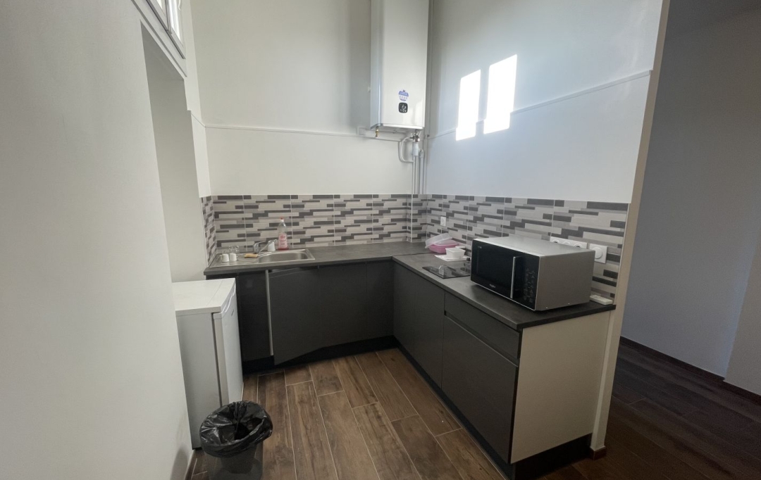 IMMOBILIERE ARTHUR : Local / Bureau | MARSEILLE (13012) | 120 m2 | 2 000 € 