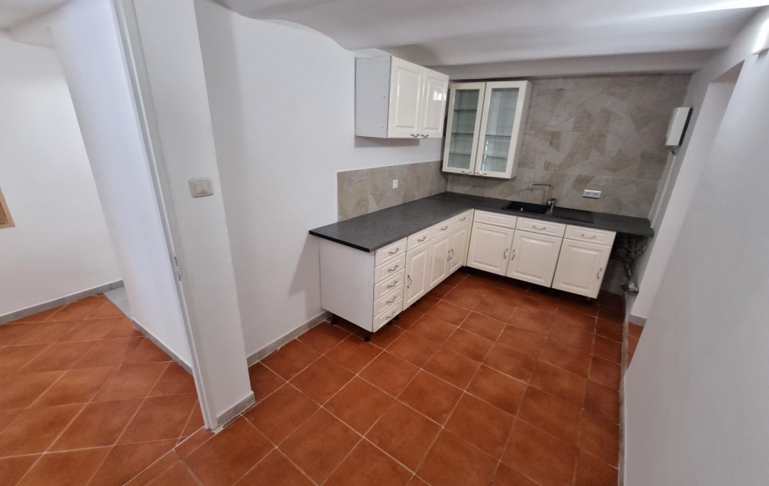 IMMOBILIERE ARTHUR : Local / Bureau | MARSEILLE (13002) | 400 m2 | 5 000 € 