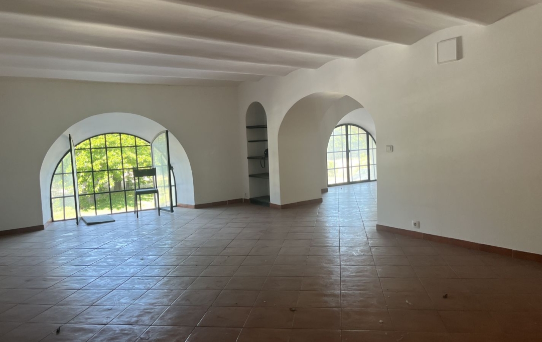 IMMOBILIERE ARTHUR : Local / Bureau | MARSEILLE (13002) | 400 m2 | 5 000 € 