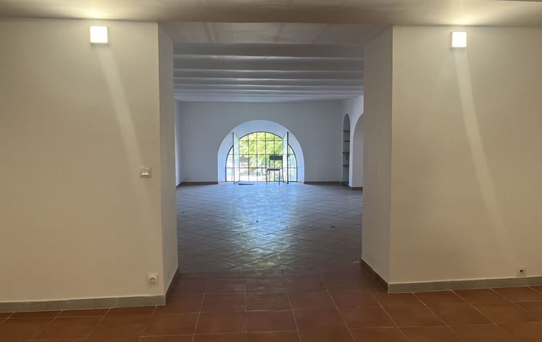 IMMOBILIERE ARTHUR : Local / Bureau | MARSEILLE (13002) | 400 m2 | 5 000 € 
