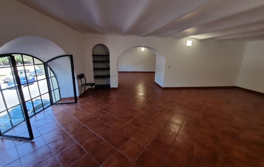 IMMOBILIERE ARTHUR : Local / Bureau | MARSEILLE (13002) | 400 m2 | 5 000 € 