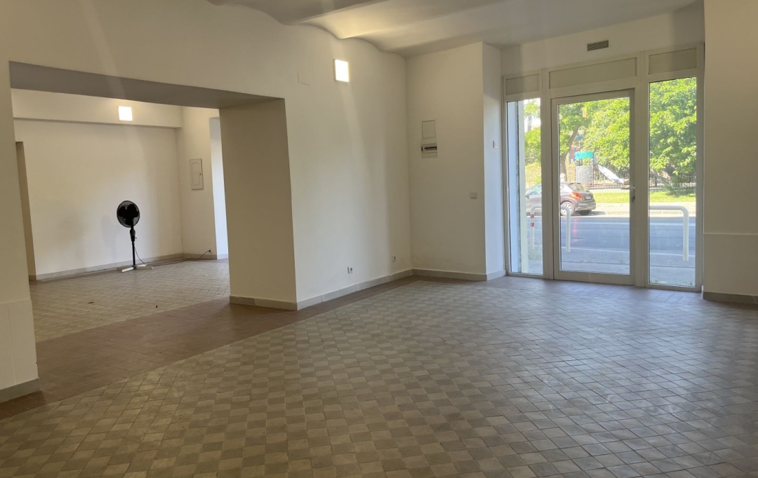 IMMOBILIERE ARTHUR : Local / Bureau | MARSEILLE (13002) | 400 m2 | 5 000 € 