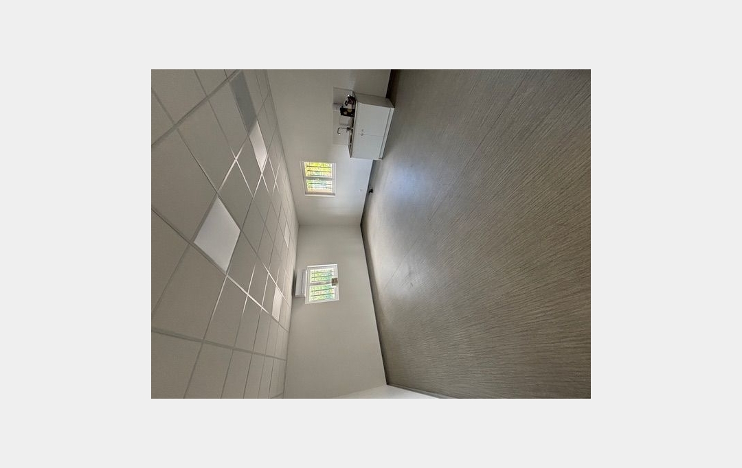 IMMOBILIERE ARTHUR : Autres | VENELLES (13770) | 800 m2 | 7 000 € 