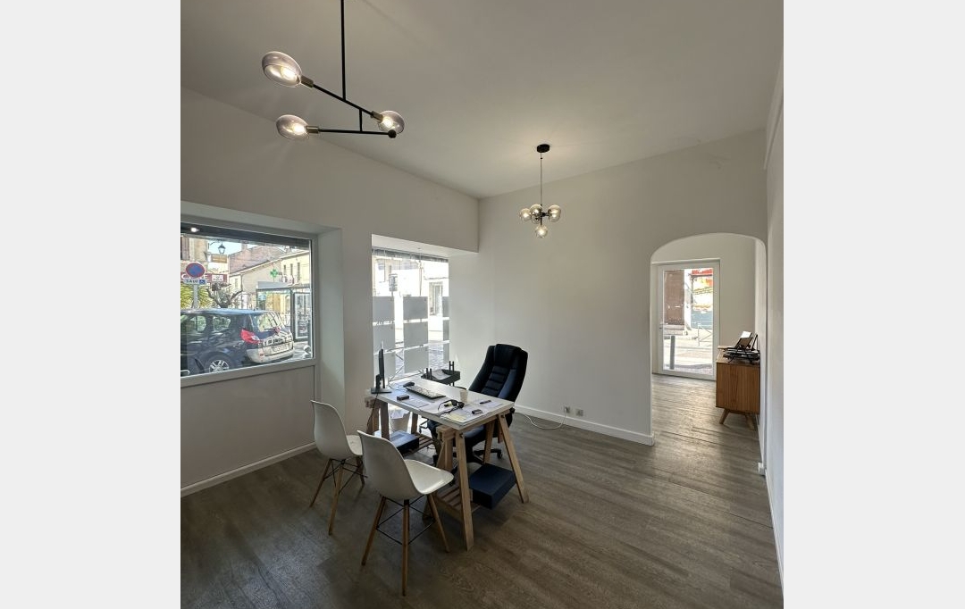 IMMOBILIERE ARTHUR : Local / Bureau | MARSEILLE (13013) | 102 m2 | 1 165 € 