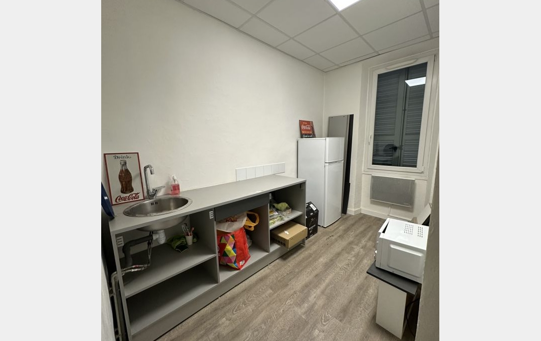 IMMOBILIERE ARTHUR : Local / Bureau | MARSEILLE (13013) | 102 m2 | 1 165 € 