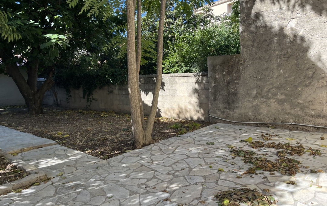 IMMOBILIERE ARTHUR : Local / Bureau | MARSEILLE (13012) | 235 m2 | 4 000 € 