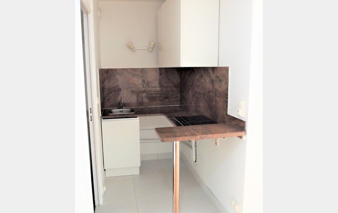 IMMOBILIERE ARTHUR : Appartement | MARSEILLE (13006) | 32 m2 | 600 &euro; 