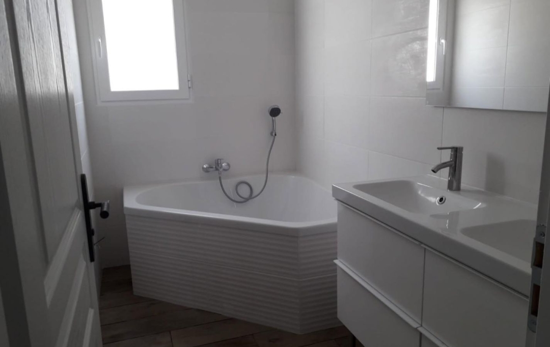 IMMOBILIERE ARTHUR : Maison / Villa | SIMIANE-COLLONGUE (13109) | 99 m2 | 2 230 &euro; 