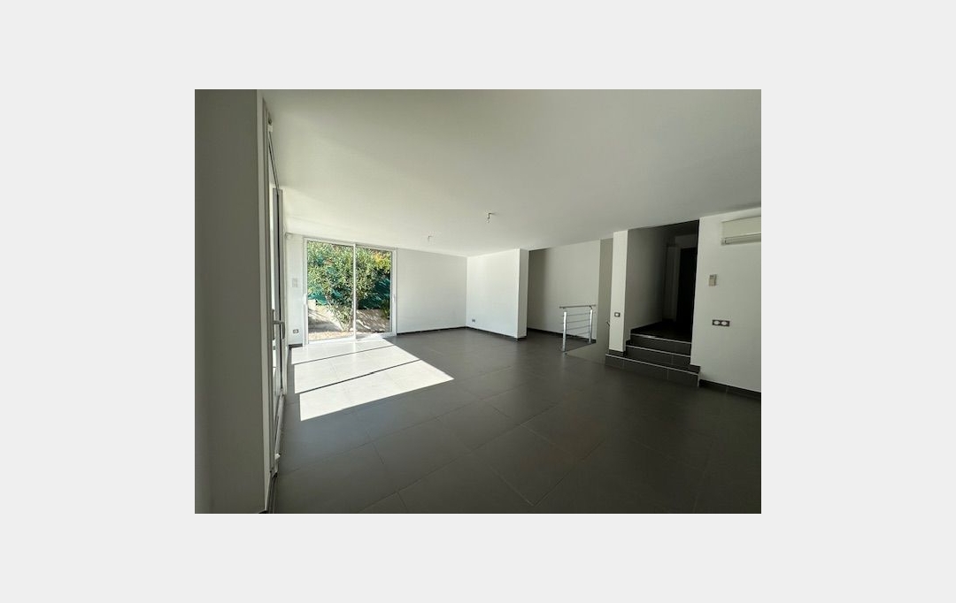IMMOBILIERE ARTHUR : House | MARSEILLE (13011) | 135 m2 | 2 690 &euro; 
