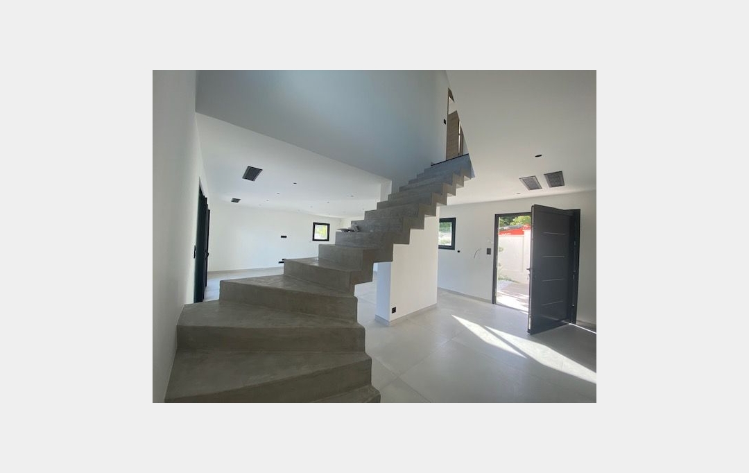 IMMOBILIERE ARTHUR : House | ALLAUCH (13190) | 170 m2 | 3 800 € 
