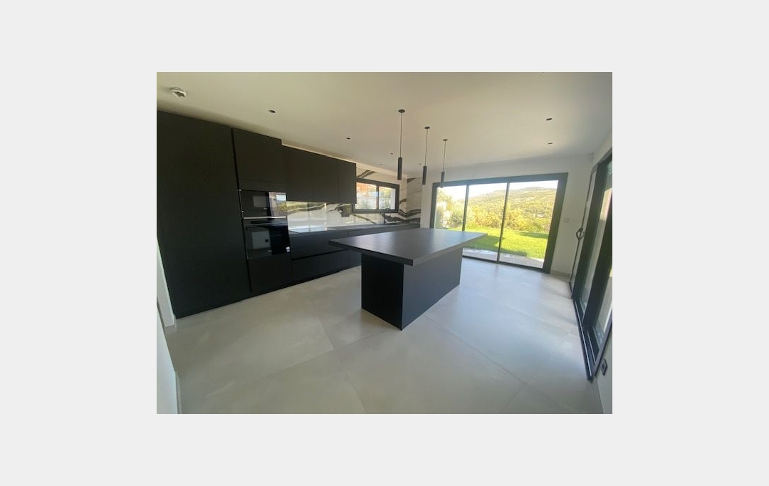 IMMOBILIERE ARTHUR : House | ALLAUCH (13190) | 170 m2 | 3 800 € 