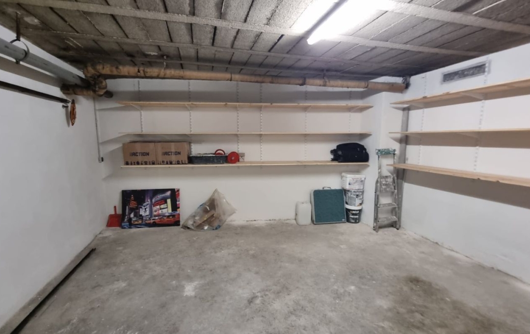 IMMOBILIERE ARTHUR : Garage / Parking | MARSEILLE (13012) | 38 m2 | 350 € 