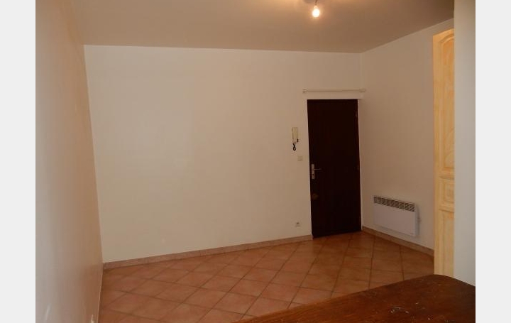 Studio   SIMIANE-COLLONGUE  25 m2 450 € 
