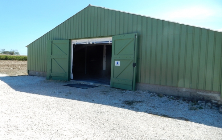  AGENCE N'DANIK Autres | EGUILLES (13510) | 140 m2 | 1 130 € 