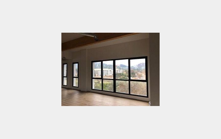 Local commercial AUBAGNE 270 m2 4 961 € Local commercial AUBAGNE 270 m2 4 961 €
