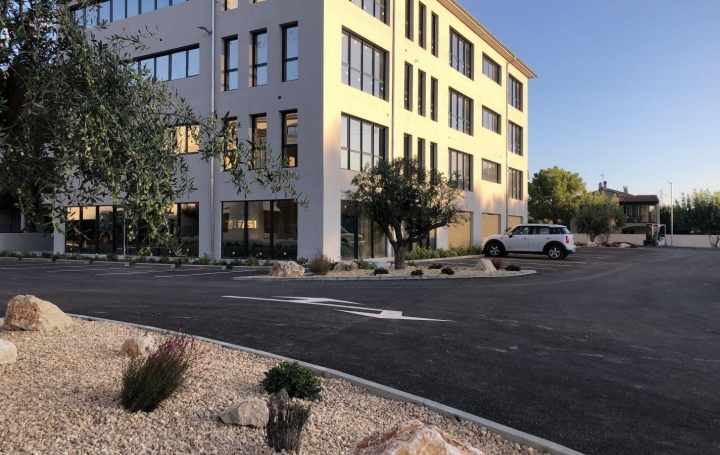 Local commercial AUBAGNE 89 m2 1 431 € Local commercial AUBAGNE 89 m2 1 431 €