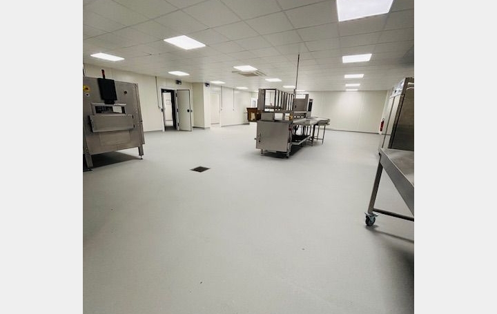 Local d'activité VENELLES 800 m2 7 000 € Local d'activité VENELLES 800 m2 7 000 €