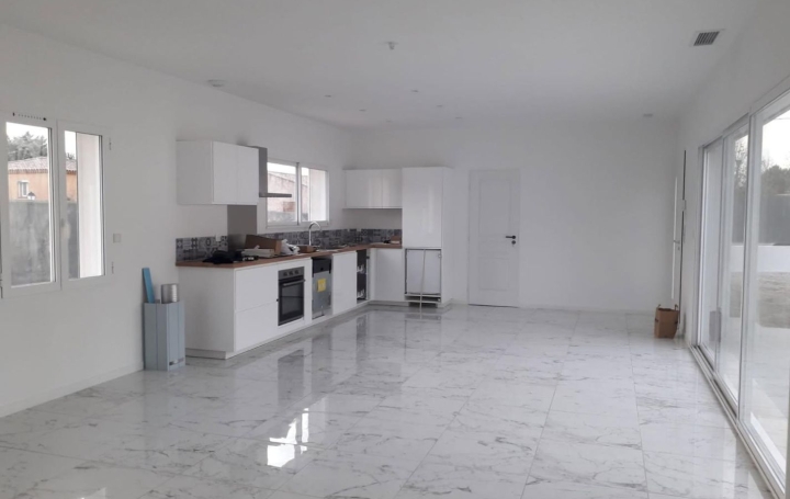 Villa   SIMIANE-COLLONGUE  99 m2 2 230 € 