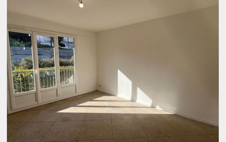 Appartement P4   MARSEILLE  68 m2 1 175 € 
