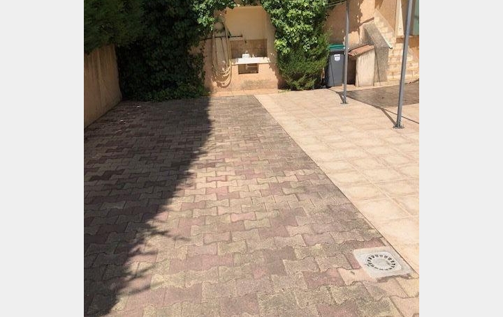 Appartement P2   PLAN-DE-CUQUES  54 m2 800 € 