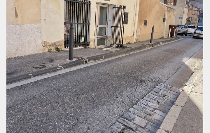 Local commercial   MARSEILLE  40 m2 580 € 