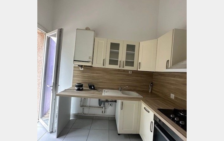 Maison   MARSEILLE  65 m2 1 040 € 