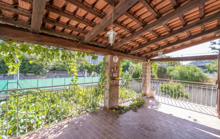 Maison   MARSEILLE  110 m2 469 000 € 